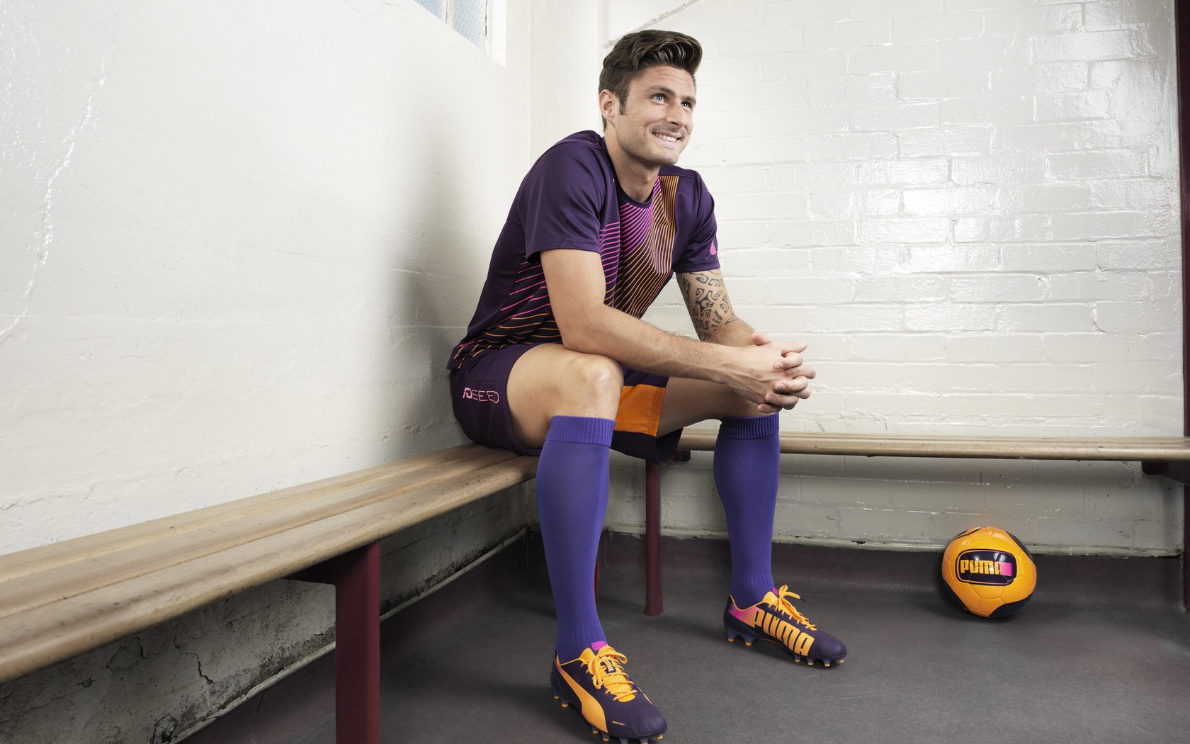 舞台越大，他越强，英格拉姆在湖人对阵山西之战中绽放光芒