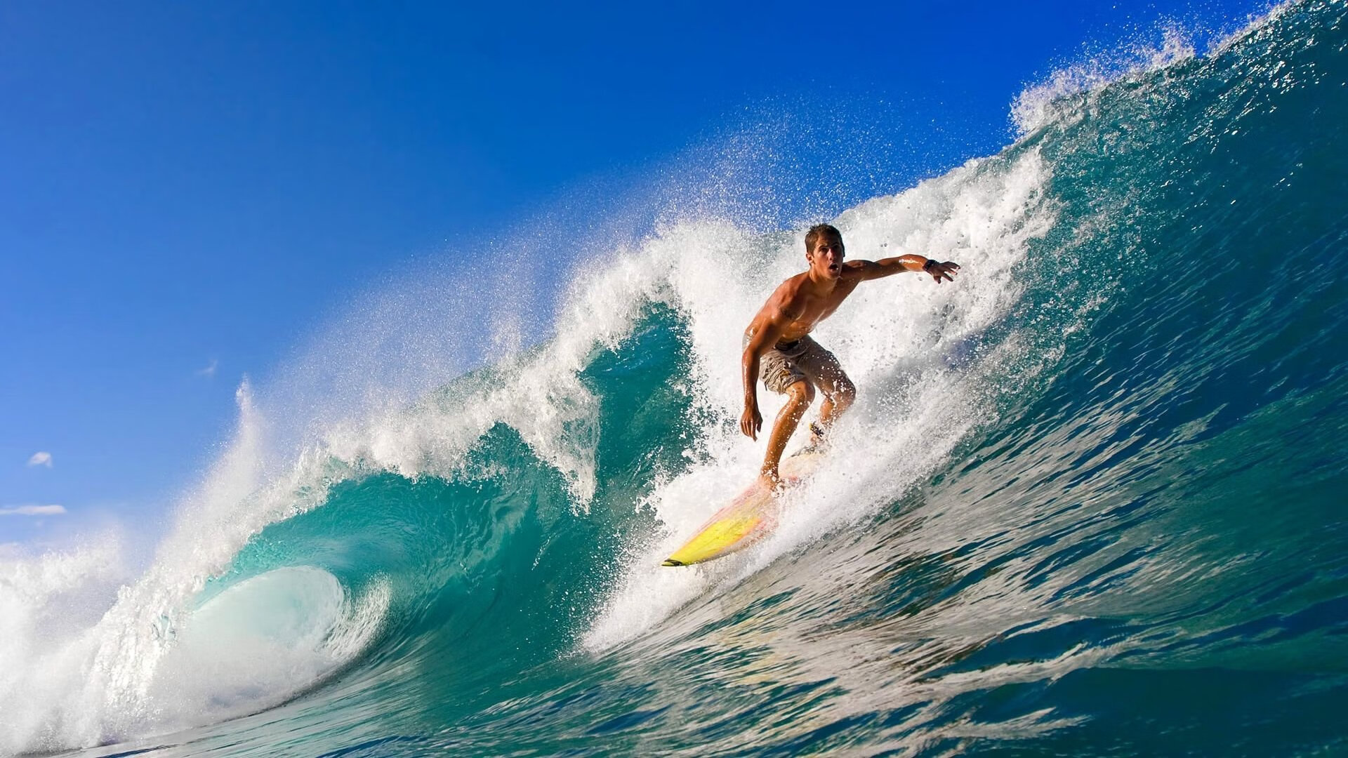 赛道上的血色黎明，周冠宇绝境统治，红牛终局一箭穿心